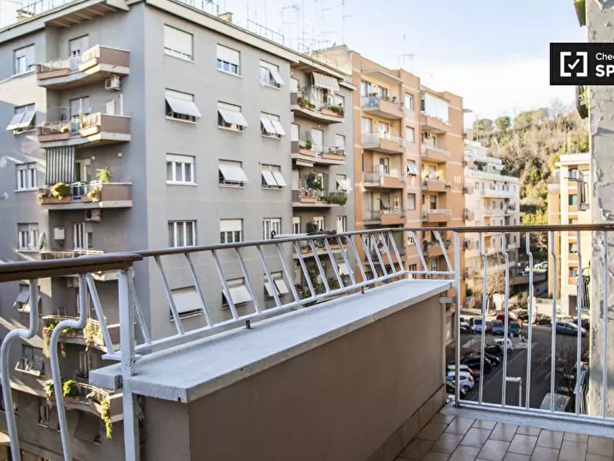 Immagine 5 di Camera condivisa in affitto  in Via Marcantonio Bragadin a Roma