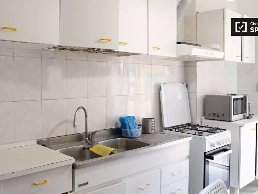 Immagine 8 di Camera condivisa in affitto  in Via Alfonso Borelli a Roma