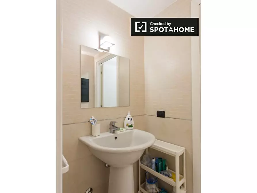 Immagine 15 di Ufficio in affitto  in Via Carlo Valvassori Peroni a Milano