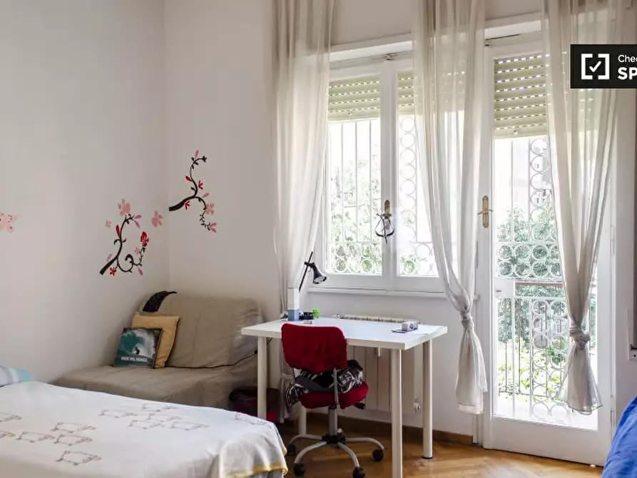 Immagine 1 di Camera condivisa in affitto  in Via Francesco De Vico, 00142 Roma RM, Italy a Roma