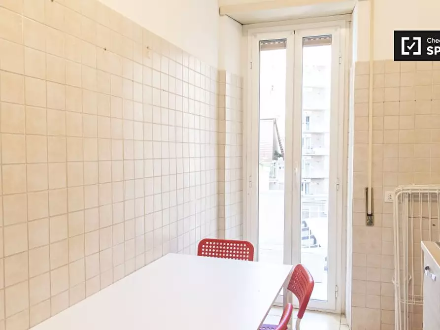 Immagine 10 di Camera condivisa in affitto  in Via Val d'Aosta a Roma