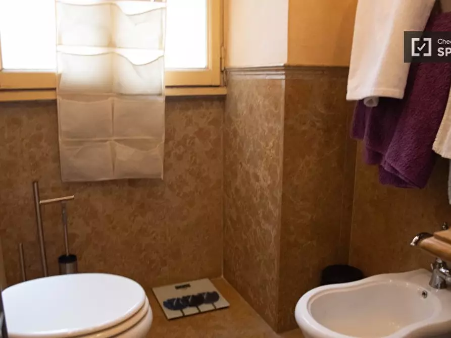 Immagine 13 di Camera condivisa in affitto  in Via Cavour a Roma