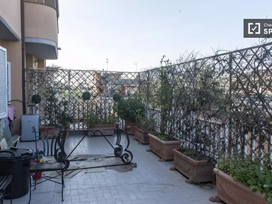 Immagine 14 di Camera condivisa in affitto  in Via Cassia a Roma