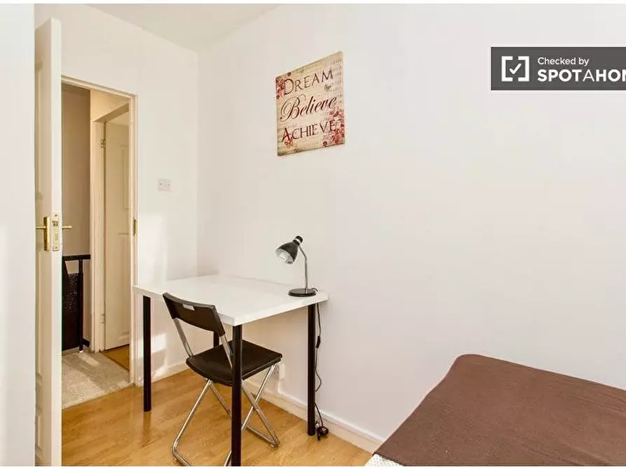 Immagine 11 di Camera condivisa in affitto  in Fontley Way a Wandsworth