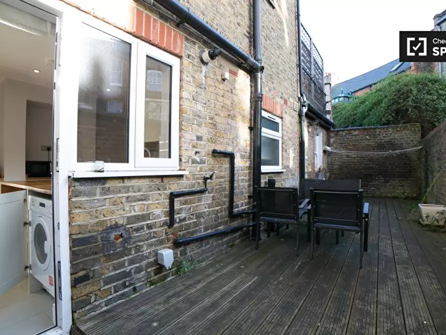 Immagine 5 di Appartamento in affitto  in a Queenstown Road a Lambeth