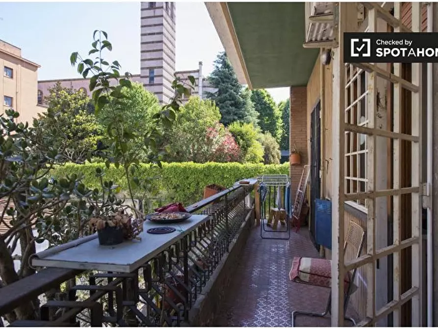 Immagine 15 di Camera condivisa in affitto  in Via Edoardo Jenner, 00151 Roma RM, Italy a Roma