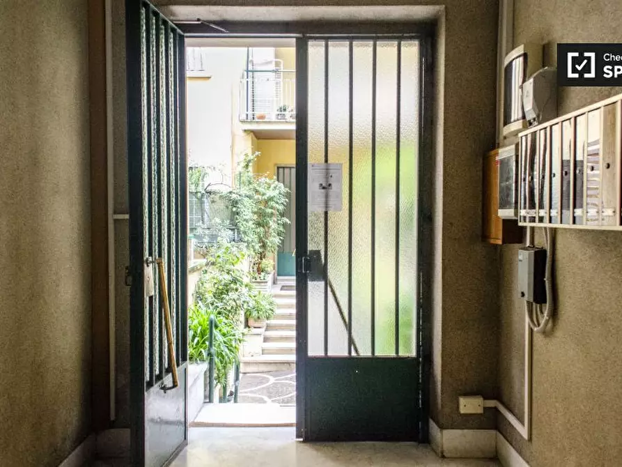 Immagine 16 di Camera condivisa in affitto  in Via Federico Ozanam a Roma
