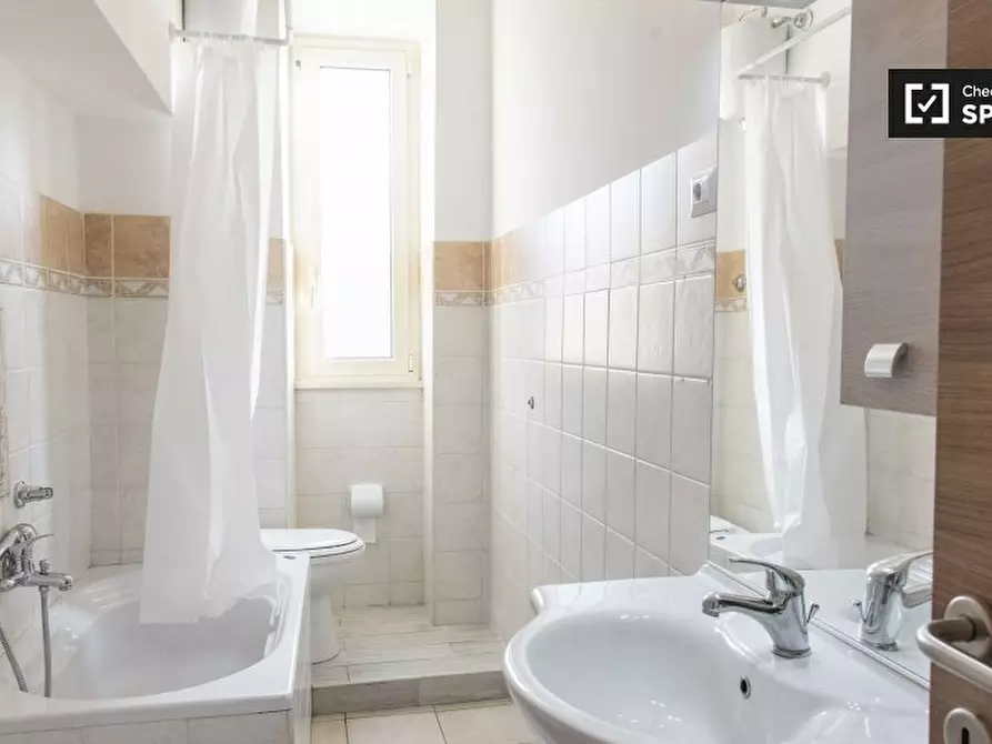 Immagine 14 di Camera condivisa in affitto  in Via dei Sulpici a Roma