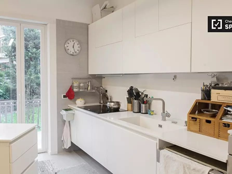 Immagine 12 di Camera condivisa in affitto  in Via Anite di Tegea a Roma