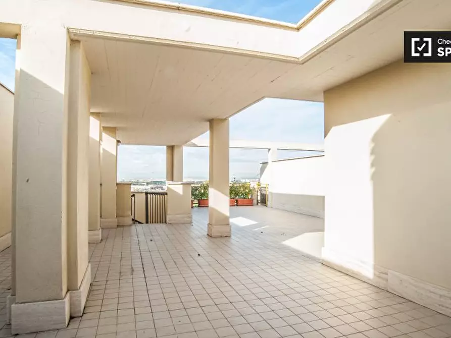 Immagine 11 di Camera condivisa in affitto  in Via Achille Capizzano a Roma