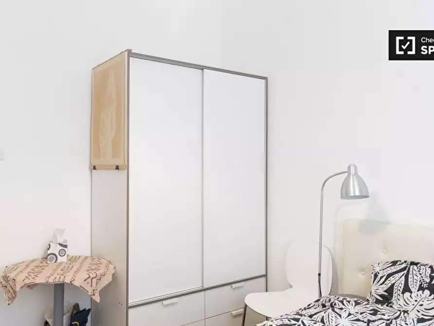 Immagine 3 di Camera condivisa in affitto  in Via Conte di Carmagnola a Roma