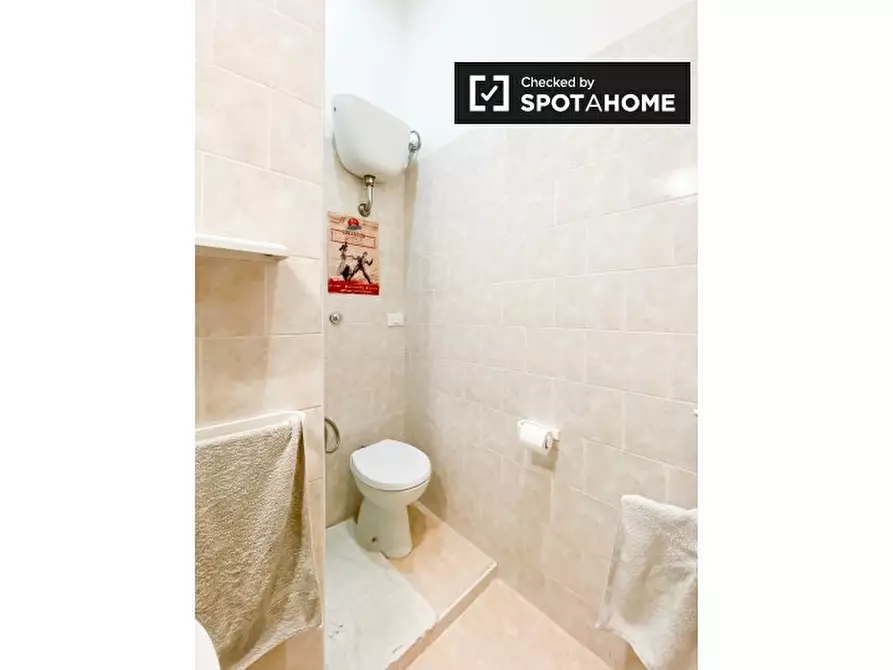 Immagine 11 di Camera condivisa in affitto  in Piazza Vittorio Emanuele II a Roma