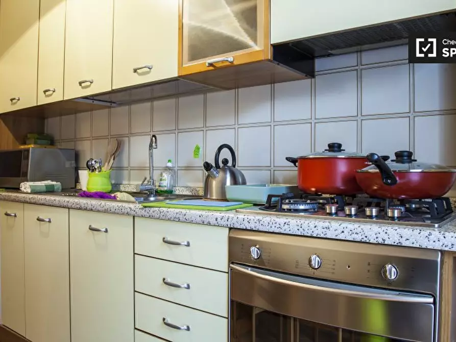 Immagine 5 di Camera condivisa in affitto  in Via della Tenuta del Casalotto a Roma