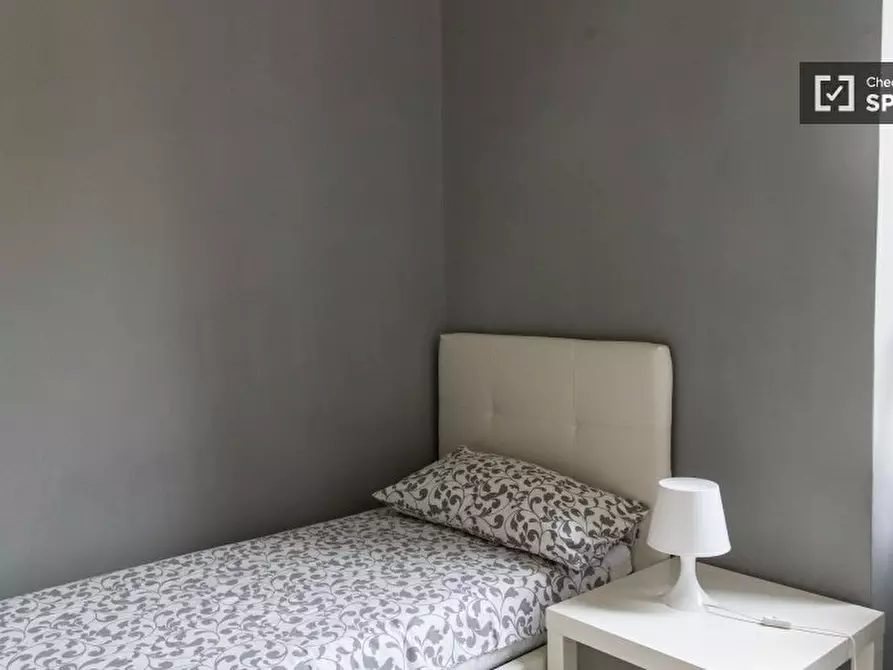 Immagine 2 di Camera condivisa in affitto  in Viale Regina Margherita, 00198 Roma RM, Italy a Roma