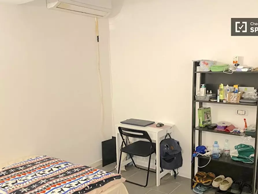 Immagine 2 di Camera condivisa in affitto  in Via di Carcaricola a Roma
