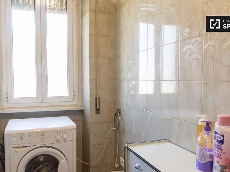 Immagine 7 di Camera condivisa in affitto  in Via di Grotta Perfetta a Roma