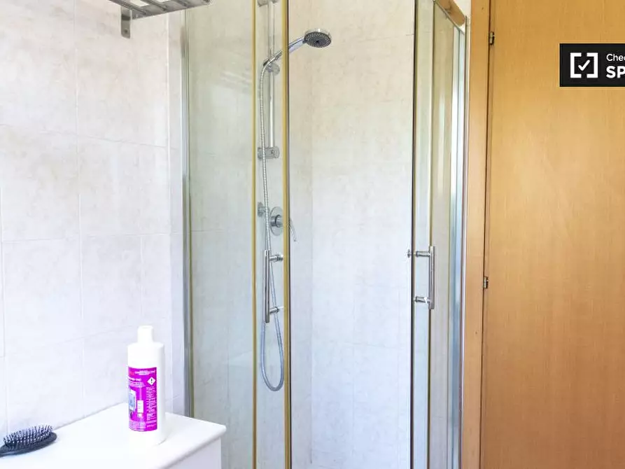 Immagine 14 di Camera condivisa in affitto  in Via Portuense a Roma