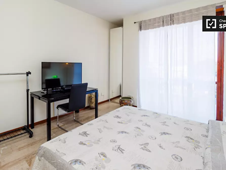 Immagine 2 di Camera condivisa in affitto  in Via Leo Longanesi a Milano