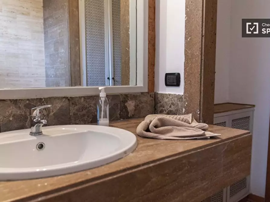 Immagine 14 di Camera condivisa in affitto  in Via di Villa Severini a Roma