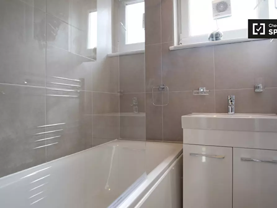 Immagine 12 di Camera condivisa in affitto  in Cambridge Heath Road a Poplar