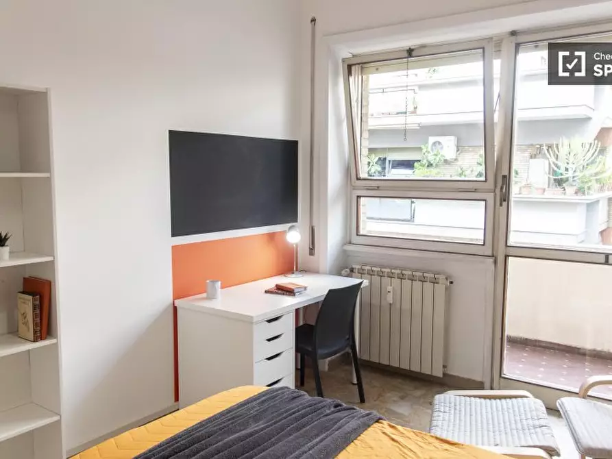 Immagine 2 di Camera condivisa in affitto  in Lungotevere di Pietra Papa a Roma