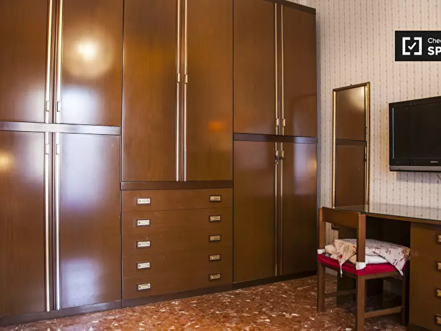 Immagine 18 di Camera condivisa in affitto  in Via delle Arniche a Roma