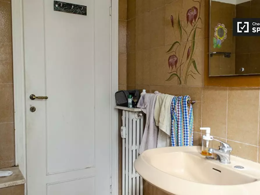 Immagine 15 di Camera condivisa in affitto  in Via Ozanam a Roma