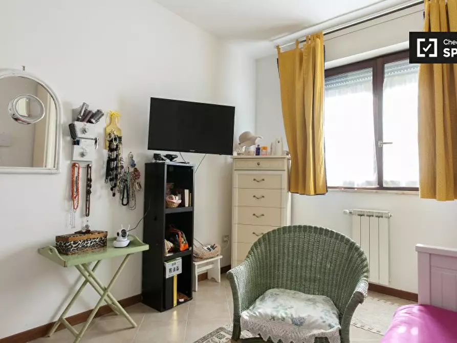 Immagine 2 di Camera condivisa in affitto  in Via del Podere Fiume a Roma