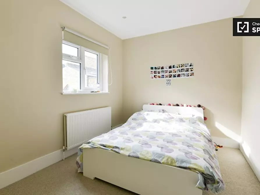 Immagine 1 di Camera condivisa in affitto  in Marville Rd a Hammersmith