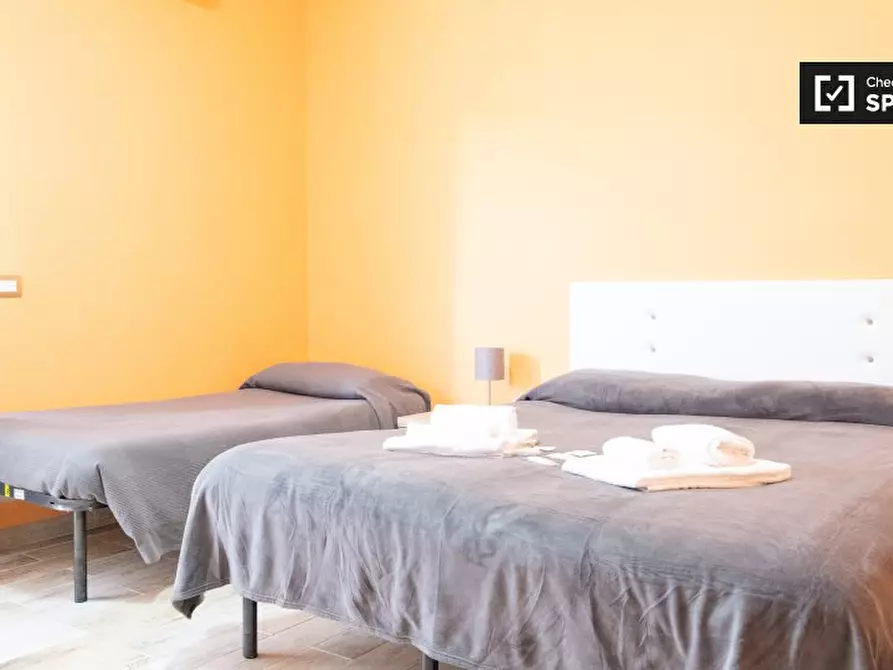 Immagine 4 di Camera condivisa in affitto  in Via Venzone a Roma