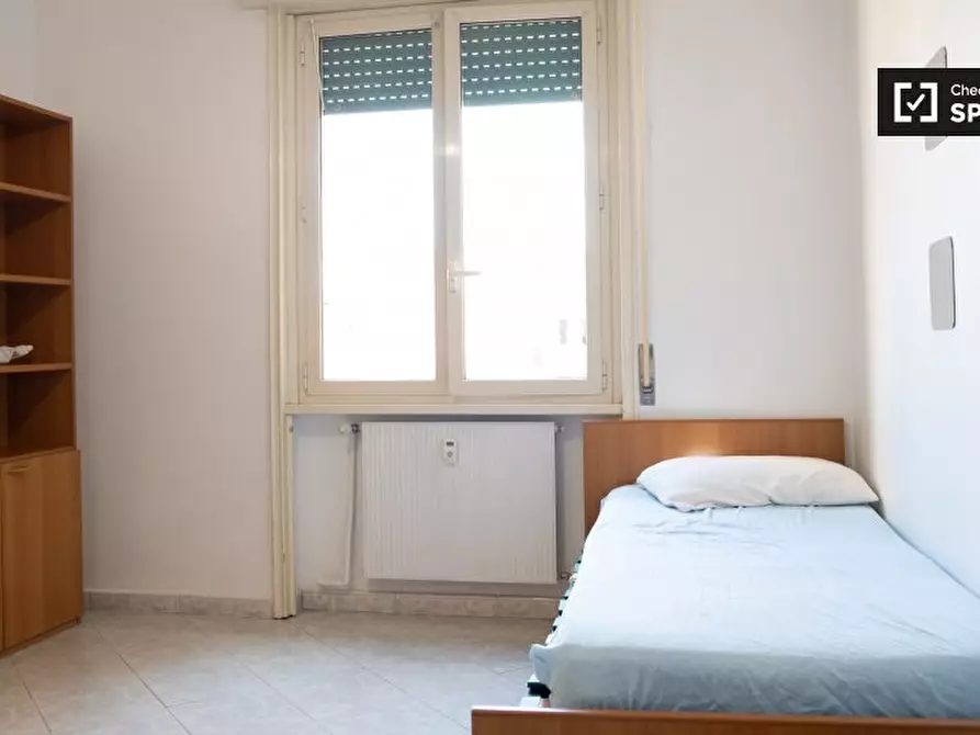 Immagine 3 di Camera condivisa in affitto  in Via Alfonso Borelli a Roma