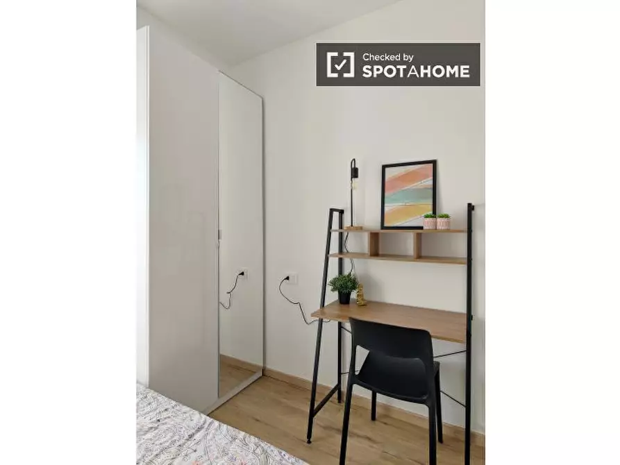 Immagine 4 di Camera condivisa in affitto  in Via Sebino a Milano