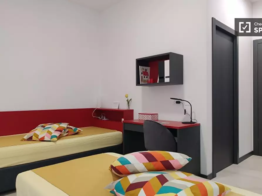 Immagine 2 di Camera condivisa in affitto  in Corso Italia a Milano