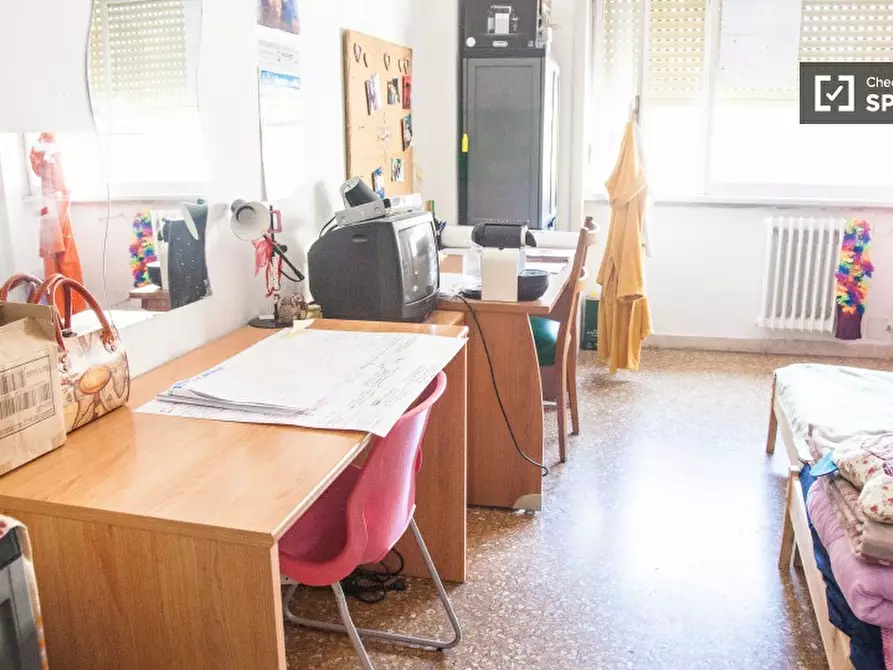 Immagine 2 di Camera condivisa in affitto  in Via Tuscolana a Roma