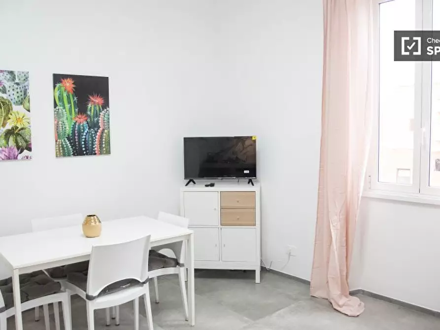 Immagine 10 di Appartamento in affitto  in Via del Forte Braschi a Roma