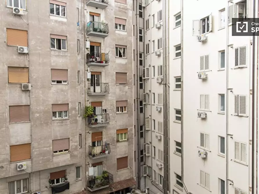 Immagine 18 di Camera condivisa in affitto  in Via Genzano a Roma