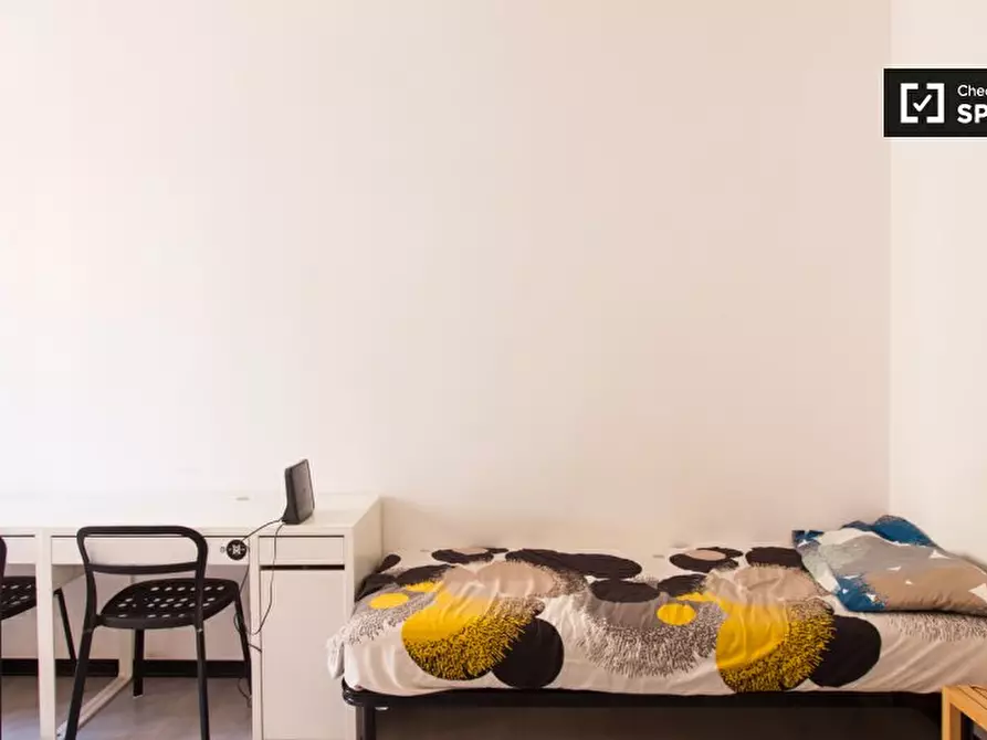 Immagine 2 di Camera condivisa in affitto  in Via degli Imbriani a Milano