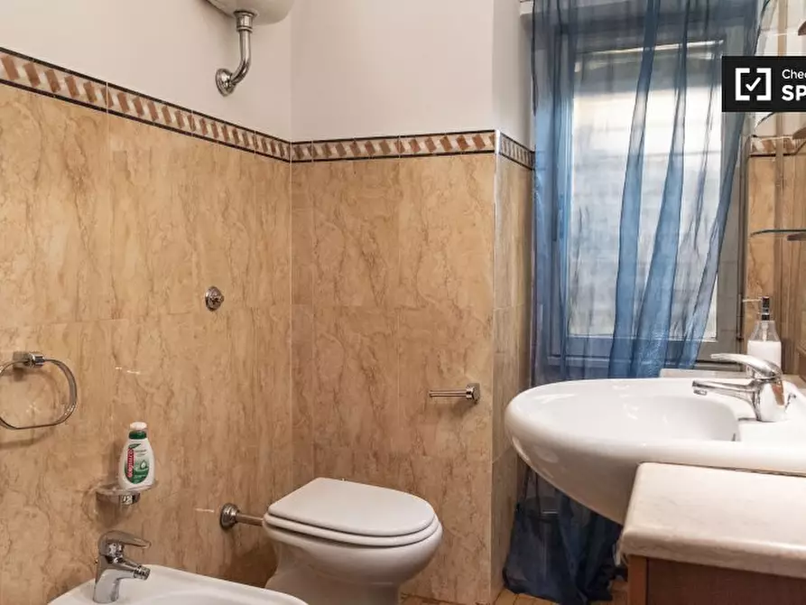 Immagine 7 di Camera condivisa in affitto  in Via Tigrè a Roma