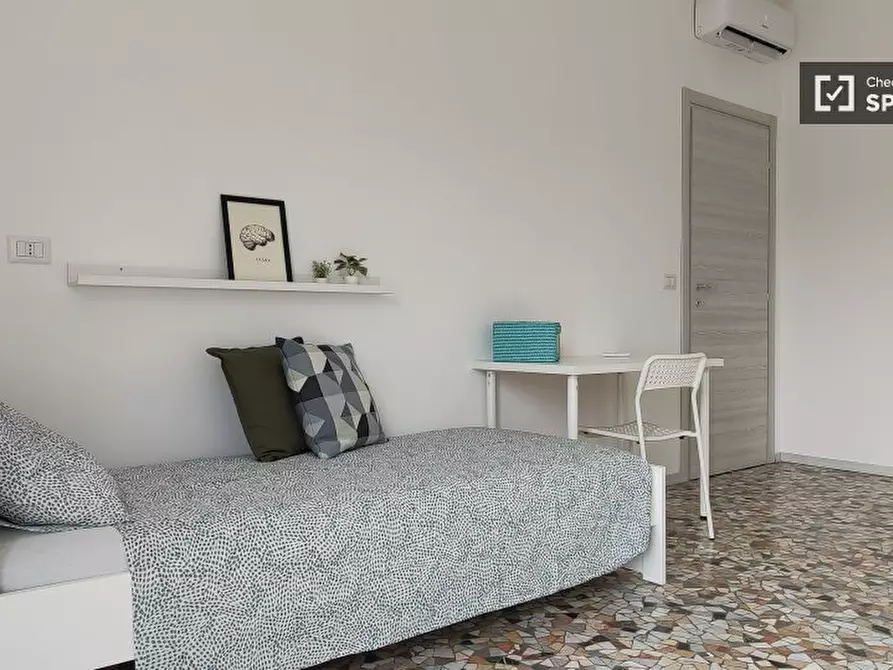 Immagine 2 di Camera condivisa in affitto  in Via Rutilia a Milano