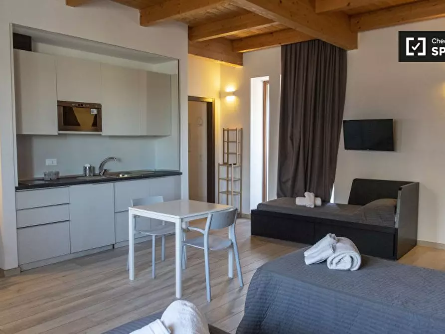 Immagine 10 di Appartamento in affitto  in Via di Acqua Bullicante a Roma