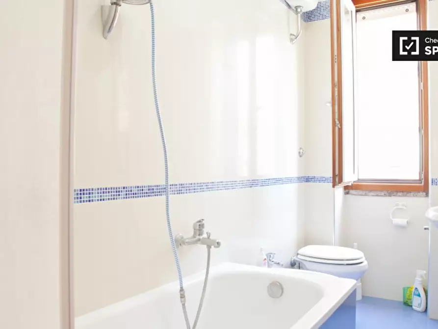Immagine 11 di Camera condivisa in affitto  in Via Laodicea a Roma