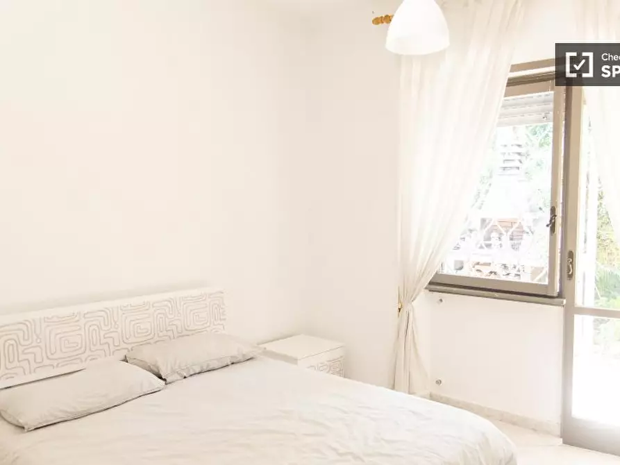 Immagine 2 di Camera condivisa in affitto  in Via Canzone del Piave a Roma