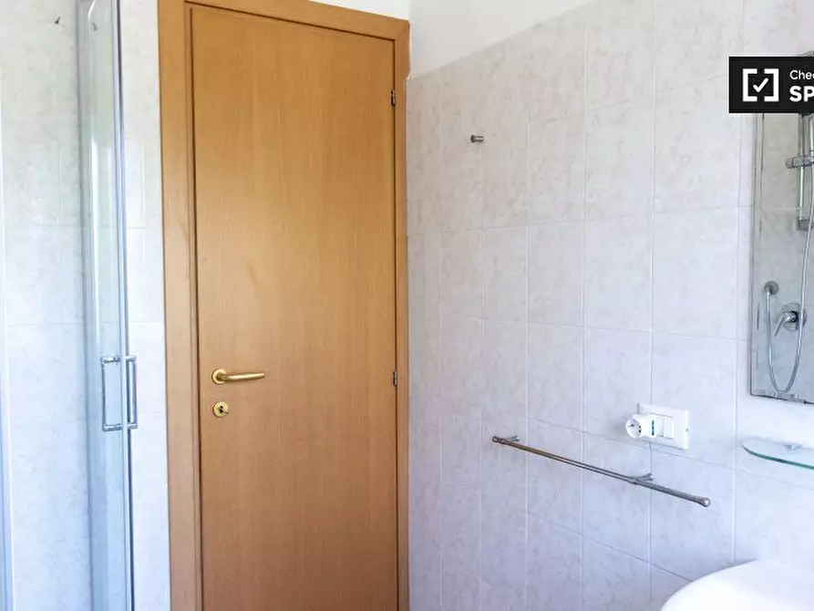 Immagine 11 di Camera condivisa in affitto  in Via Portuense a Roma