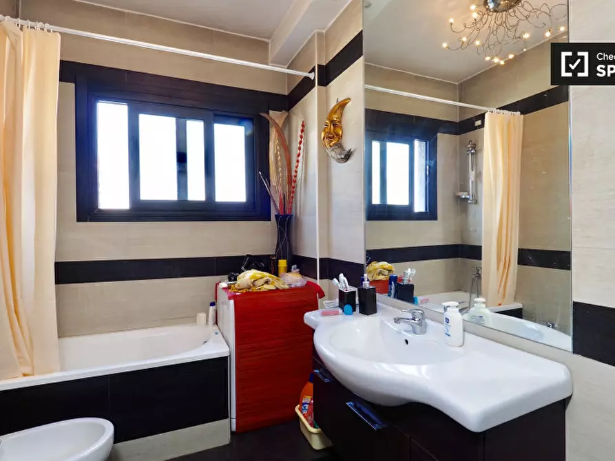 Immagine 10 di Camera condivisa in affitto  in Viale Edoardo Jenner a Milano