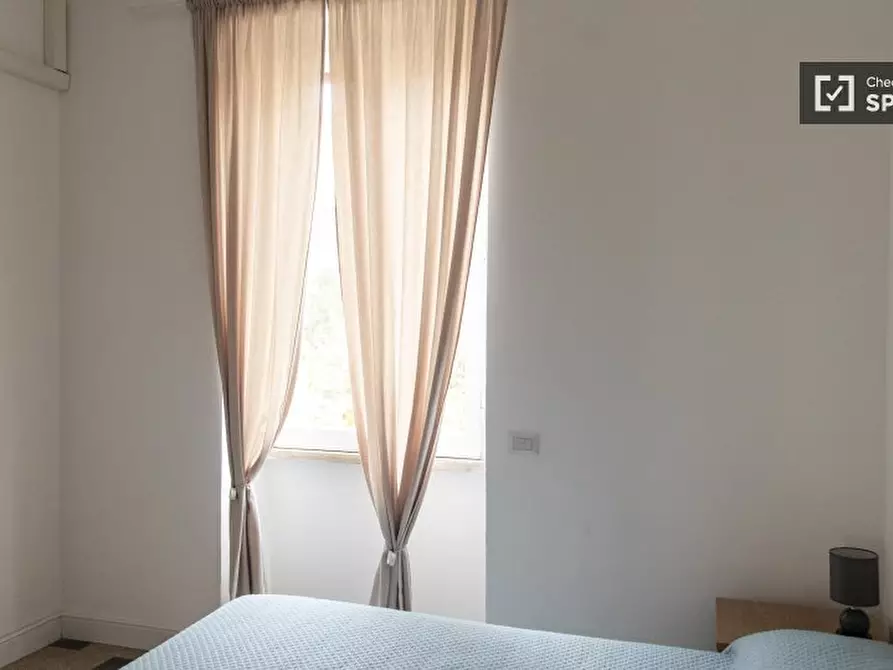 Immagine 2 di Camera condivisa in affitto  in Viale delle Medaglie d'Oro a Roma