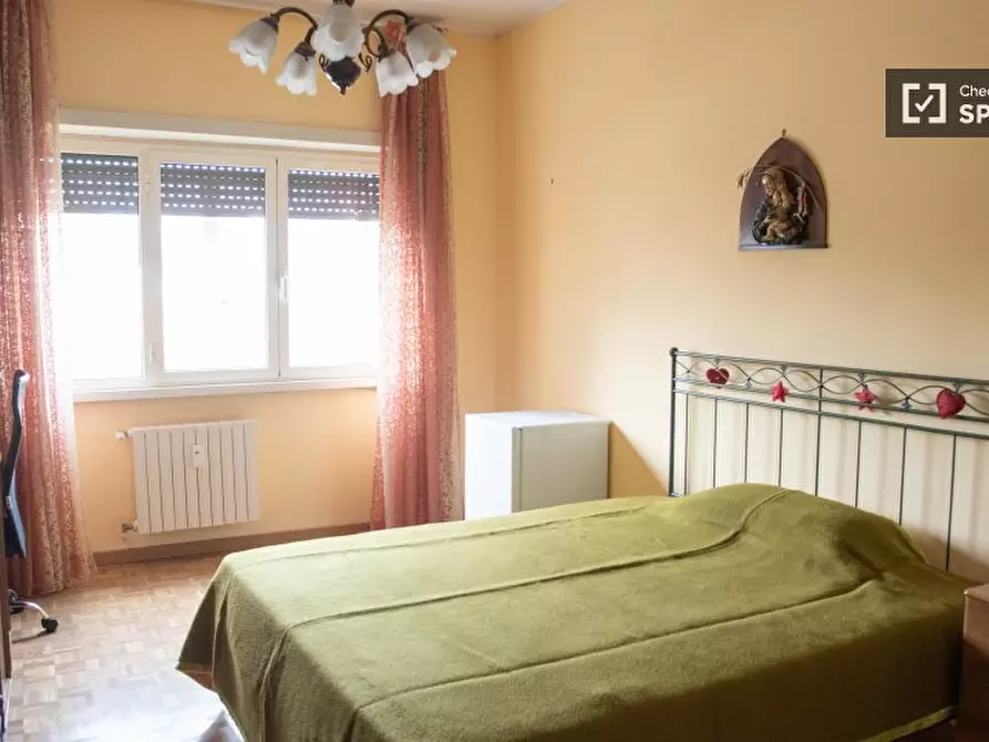 Immagine 3 di Camera condivisa in affitto  in Via Quirino Majorana a Roma