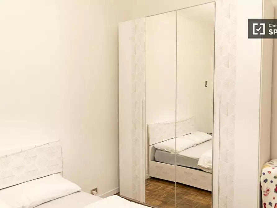 Immagine 3 di Camera condivisa in affitto  in Via Canzone del Piave a Roma