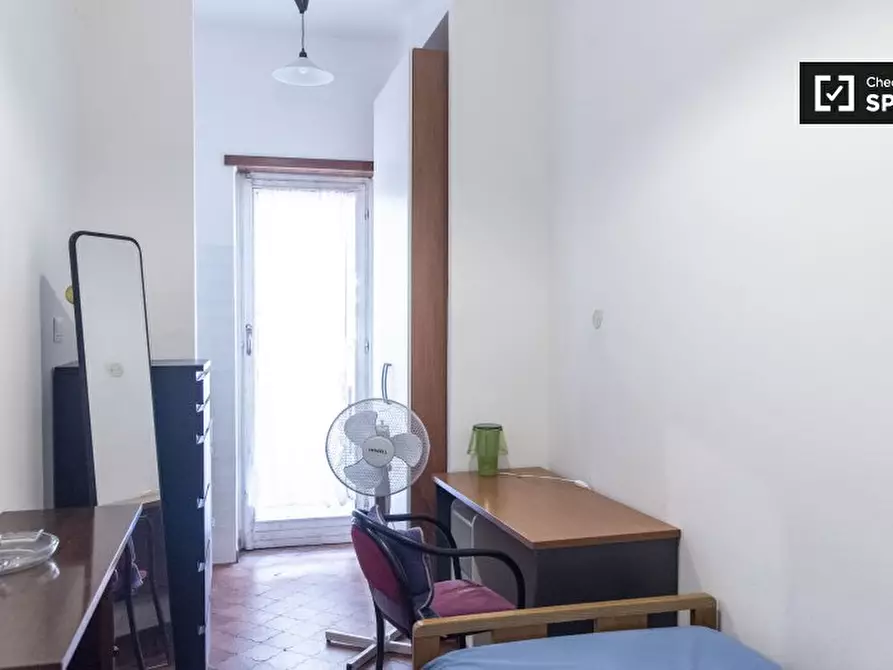 Immagine 2 di Camera condivisa in affitto  in Via Renato Simoni a Roma