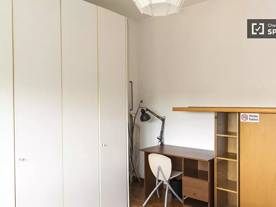 Immagine 12 di Camera condivisa in affitto  in Via Quirino Majorana a Roma