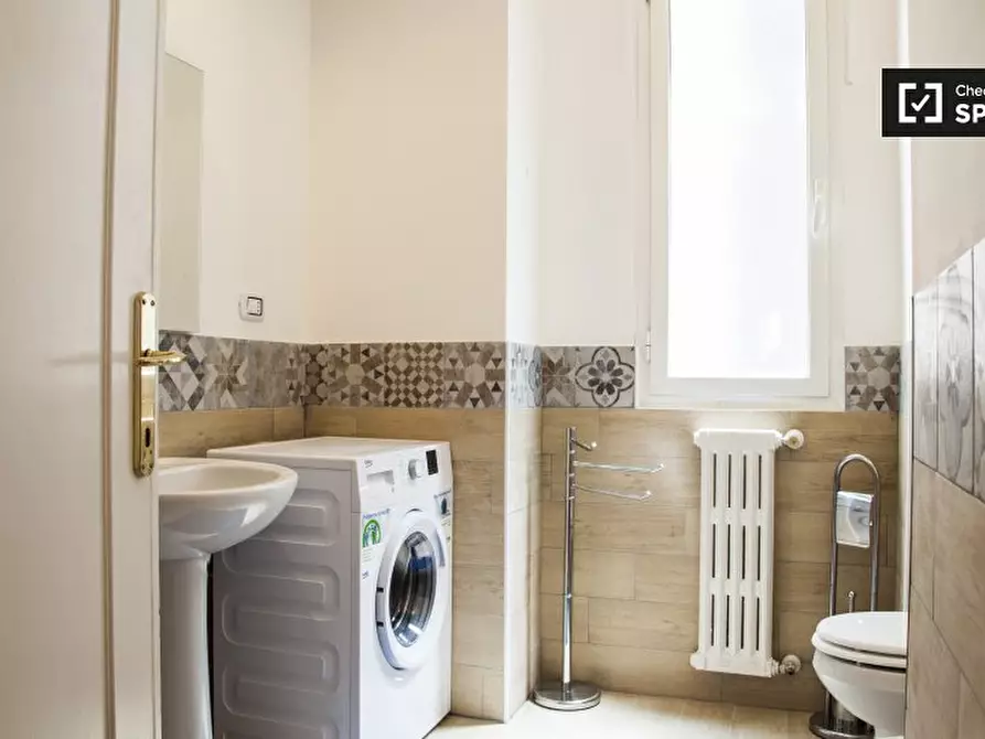 Immagine 15 di Camera condivisa in affitto  in Via Nemorense, 00198 Roma RM, Italy a Roma